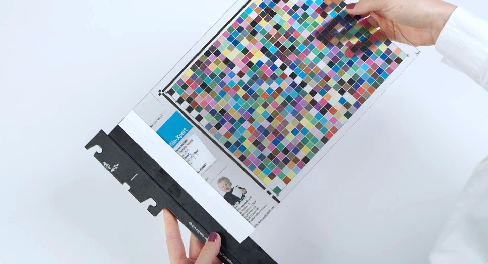 C5H22 sample holder for thick transparent materials such as glass or plastic plates